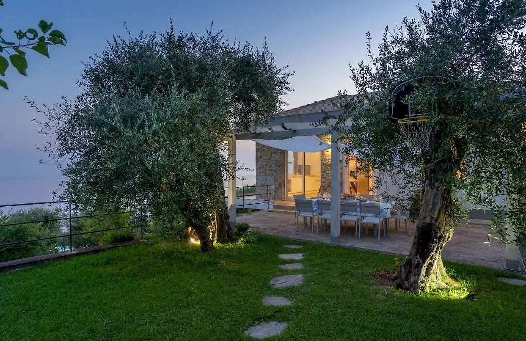 Villa Scirocco 10&2-1